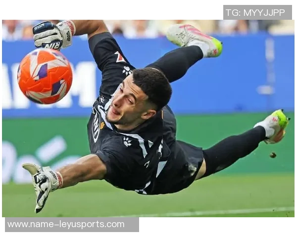 拜仁开季连胜追平AC米兰纪录孔帕尼海报引发球迷热议